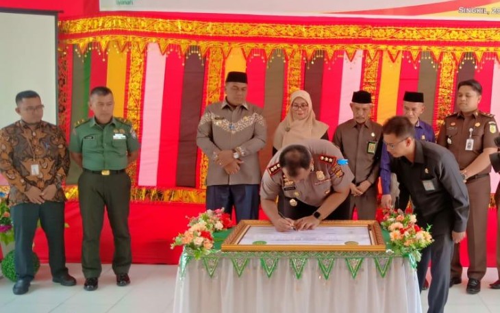 Kapolres Asing Ikut Tanda Tangan Piagam Zona Integritas