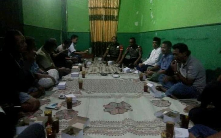 Babinsa Jalin Kedekatan Dengan Warga Didesa Binaan   
