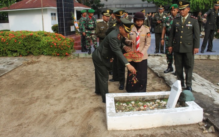 Kodim 0209/LB Laksanakan Tabur Bunga dan Ziarah di TMP