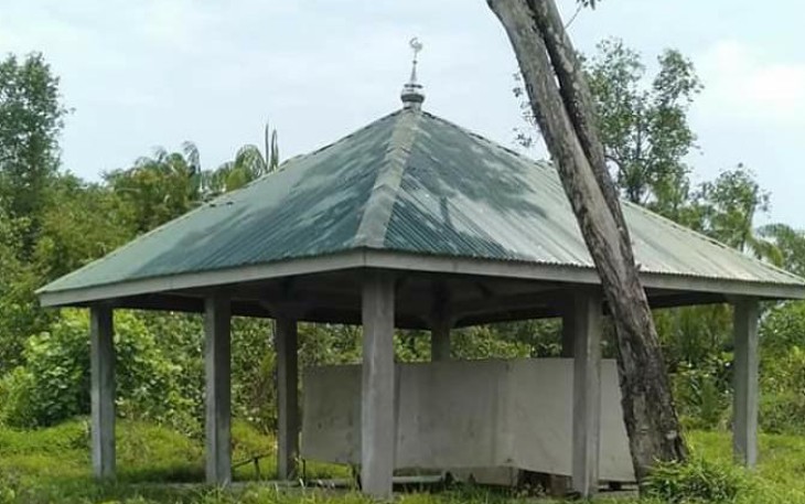 Lokasi makam Syekh Abdul Rajak ditengah hutan belantara Singkil Lama Kabupaten Aceh Singkil Provinsi Aceh.