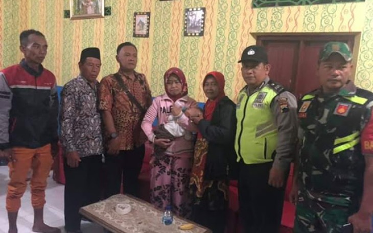 Respon Cepat Babinsa Jatinom Pertemukan Kembali Bayi Dengan Keluarganya