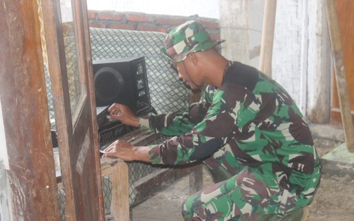 Lantunan Musik Dangdut disela-sela Rehab RTLH TMMD 106 Kodim Cilacap