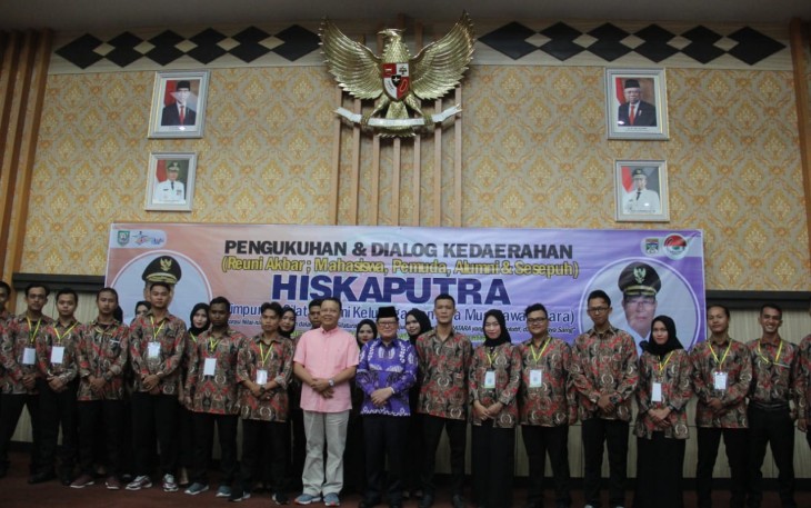 Gubernur Bengkulu Rohidin Mersyah Foto Bersama 