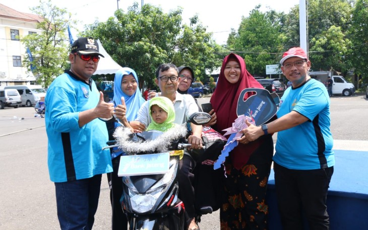 Jalan Sehat HUT Ke 48 KORPRI Kota Tegal Berhadiah Sepeda Motor