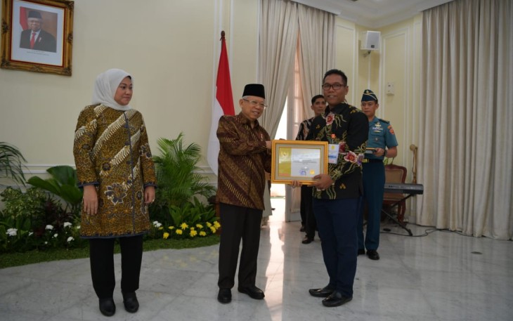 Wakil Gubernur Dedy Ermansyah Menerima Penghargaan Dari Wakil Presiden Republik Indonesia Ma'ruf Amin 