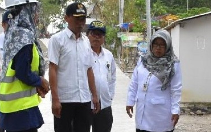 Bupati Tegal tinjau progres penggarapan jalan beton