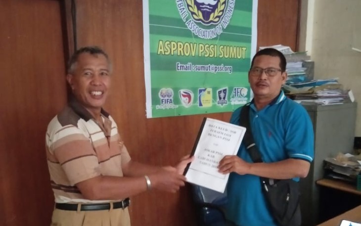 Askab PSSI Labuhanbatu Serahkan Laporan Club/SSB Piala Suratin U 15 dan U 13
