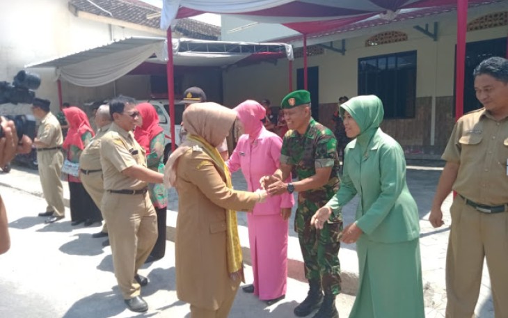 Danramil Sambut Kedatangan Bupati Klaten Untuk Sambang Warga     