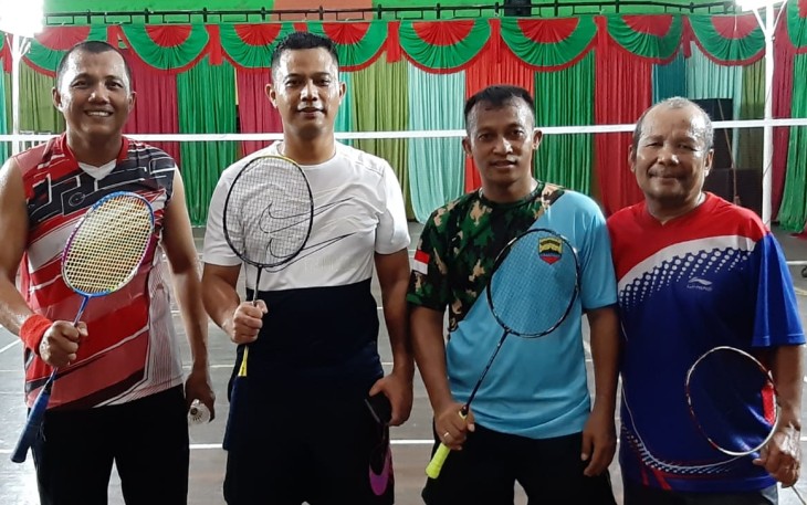Dandim dan Kapolres foto bersama usai main Badminton