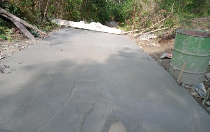 Pembangunan jalan rabat beton