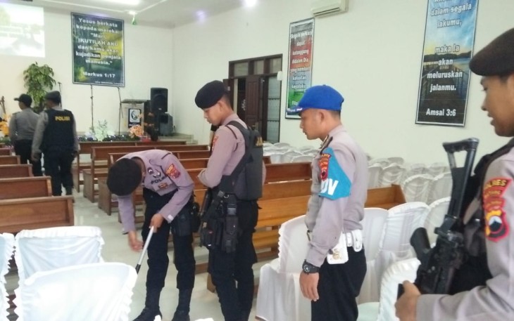 Kapolsek Limpung Pimpin Sterilisasi di Gereja GPDI