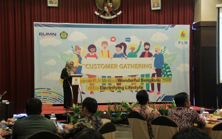 Asisten II Setda Provinsi Bengkulu Yuliswani Buka Kegiatan  Premium Customer Gathering Dengan Tema Sinergi Layanan PLN Menuju Wonderful Bengkulu 2020 di Era Electrifying Lifestyle