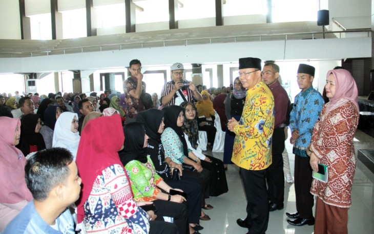 Gubernur Bengkulu Rohidin Mersyah saat memberi motivasi ke CPNS 