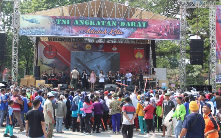 TNI AD adalah kita, TNI bersama rakyat 