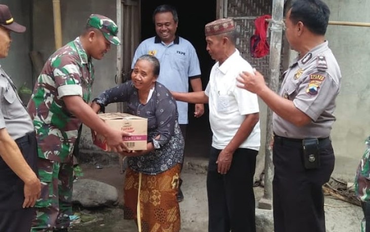 Sinergitas TNI Polri Bantu Warga Pra Sejahtera 