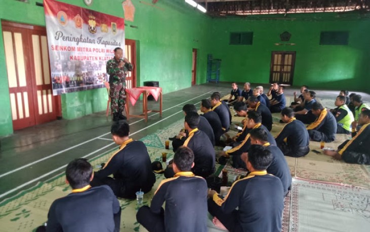 Babinsa Wonosari Berikan Materi Wasbang Kepada Anggota Senkom 