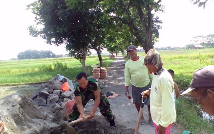 Wujudkan Kemanunggalan TNI Rakyat Saat Karya Bhakti   