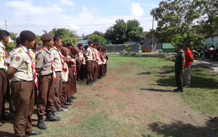 Danramil Wonosari Berikan Wasbang Kepada Siswa Pramuka   