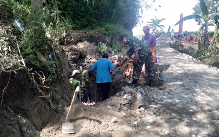 Saluran Irigasi Desa Duwet Mulai Di Bangun Warga   