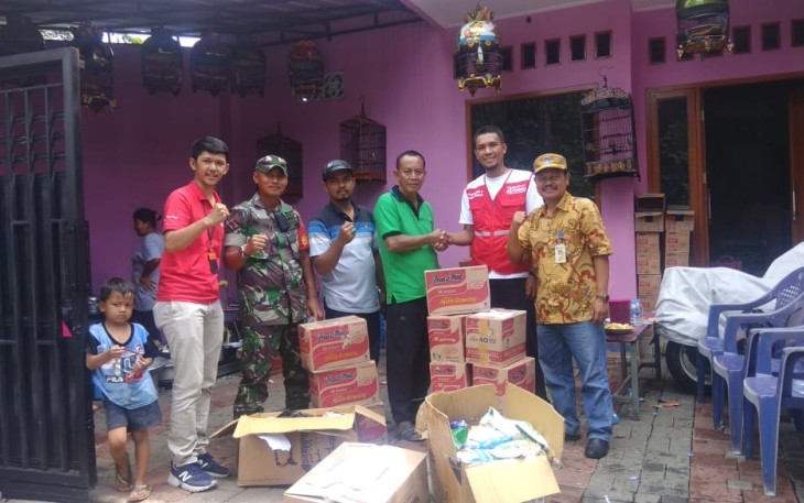 Babinsa Koramil 03/GP Bersama Tiga Pilar Kemanggisan Gandeng TFI Univ. Binus Berikan Donasi