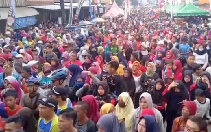 Lautan Manusia Padati Jalan Sehat HUT Ke-342 Kabupaten Brebes di Bumiayu