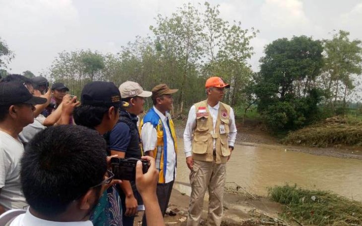 Gubernur Jateng saat tinjau tanggul sungai babakan