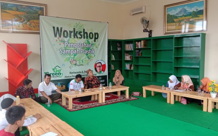 Rumah Literasi Waskita Brebes Inisiatori Komunitas Peduli Sampah