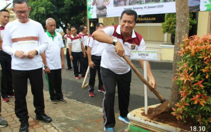 Polda Lampung Laksanakan Penanaman Pohon