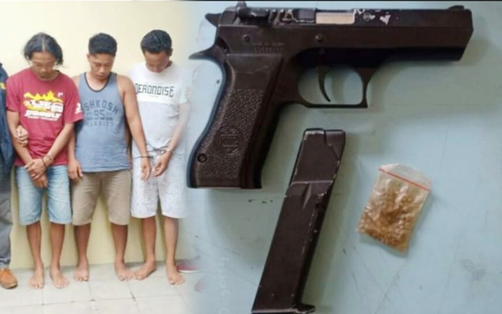 Ketiga Pelaku dan Barang Bukti Airsoft Gun yang dimankan dari tersangka Imam Royani alias Royan.