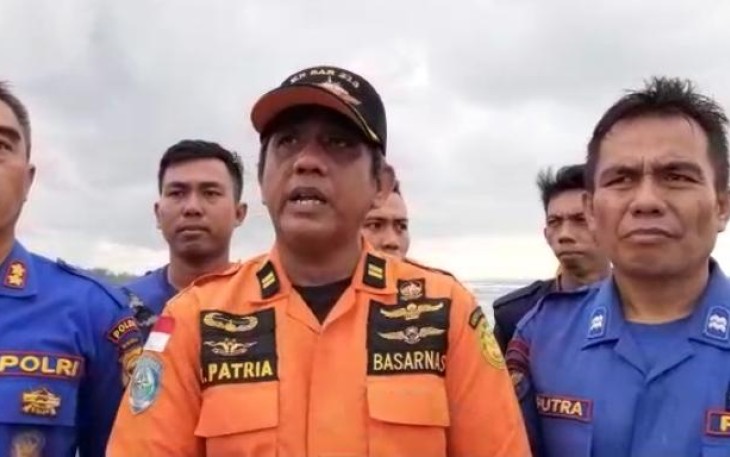Staf operasi Basarnas Yudi Patria saat memberi keterangan ke awak media