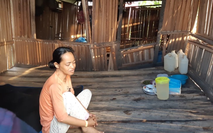 Tampak dari dalam rumah keluarga balita La Fatin kurang gizi dusun Ulusadar desa Waesala kecamatan Huamual Belakang Kabupaten Seram Bagian Barat Provisi Maluku.