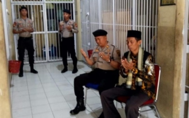 Polres Oku Timur Datangkan Ustadz Beri Binroh dan Tausiyah Kepada Para Tahanan