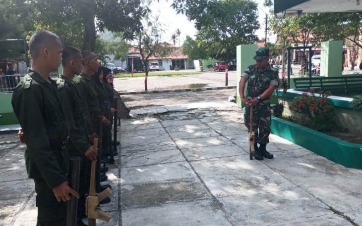 Pembekalan Ala Militer Calon Resimen Mahasiswa Batalyon 963 Arlaya Brebes