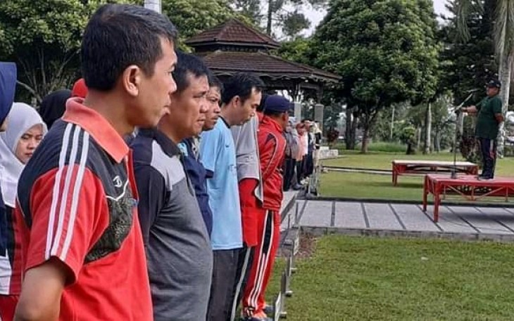 Sekda Lambar saat memimpin apel pagi