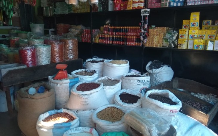 Toko manisan milik Yudie pasca kemalingan