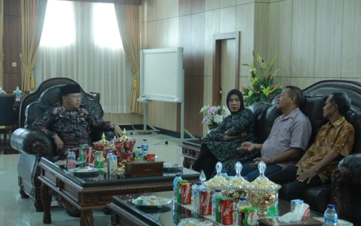 Gubernur Rohidin saat terima Warga Terdampak Pembangunan Jalan Tol