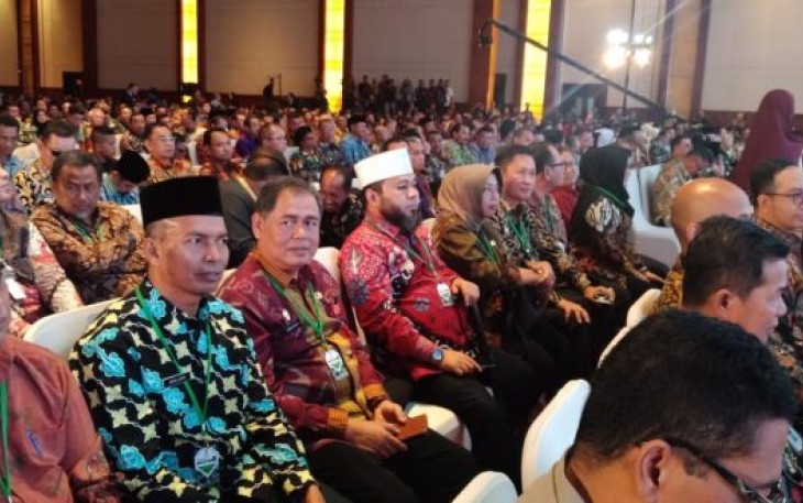 Wali Kota Bengkulu Helmi Hasan Menggunakan Peci Putih Hadir Dalam Rakornas 