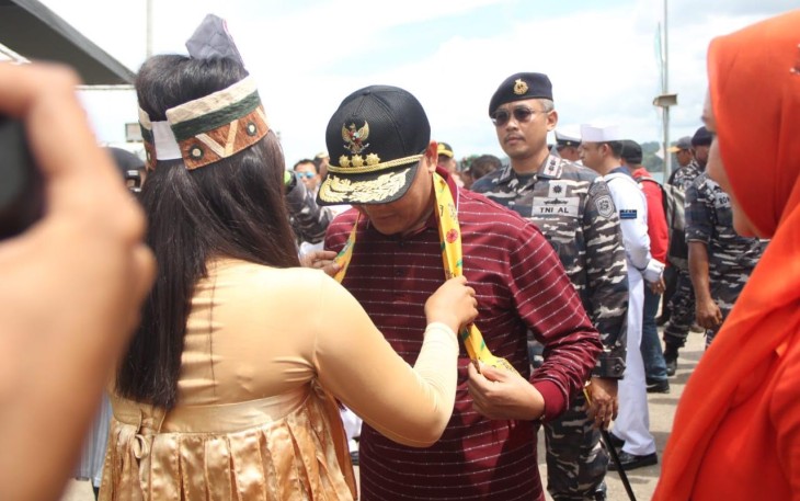 Gubernur Rohidin Disambut Hangat Masyarakat