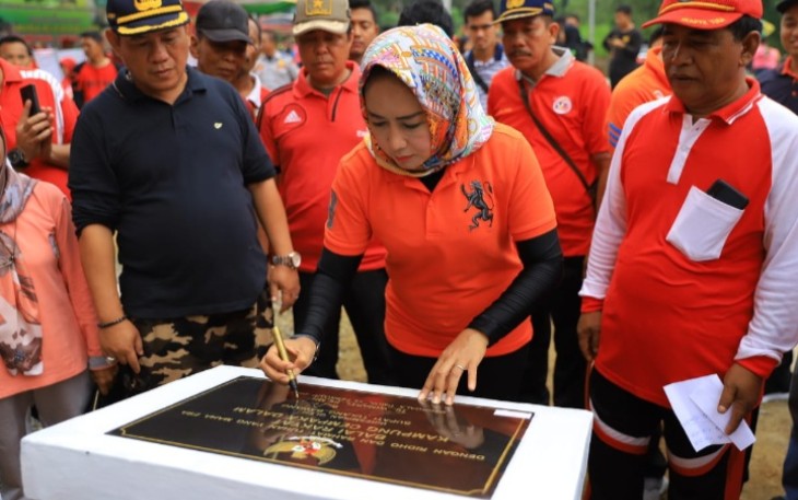 Bupati Tuba Hj.Winarti Resmikan Gedung Balai Rakyat/Pertemuan Kampung Cempaka Dalem