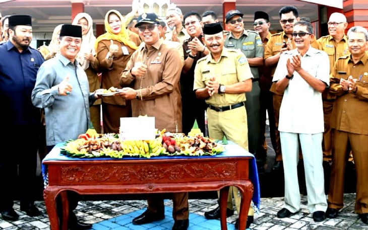 Bupati Apri Serahkan DPA APBDes 2020