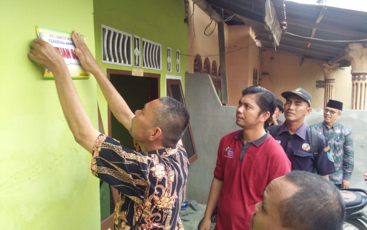 Dinsos Batu Bara Launching Pemasangan Stiker Penerima PKH di Medang Deras