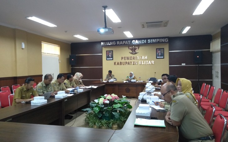 Suasana rapat pembahasan draf MoU dan PKS Pemkab Blitar bersama LKPP yang dipimpin Tuti Komaryati 