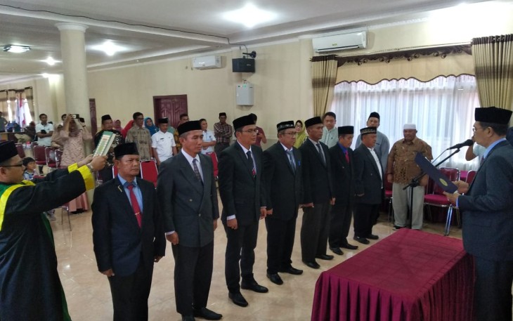 7 pejabat eselon II jajaran Pemkab Aceh Singkil saat dilantik oleh Wakil Bupati