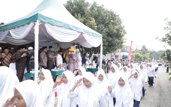 Ribuan Peserta MTQ Ke-51 Tingkat Kabupaten Asahan Pawai Ta'aruf