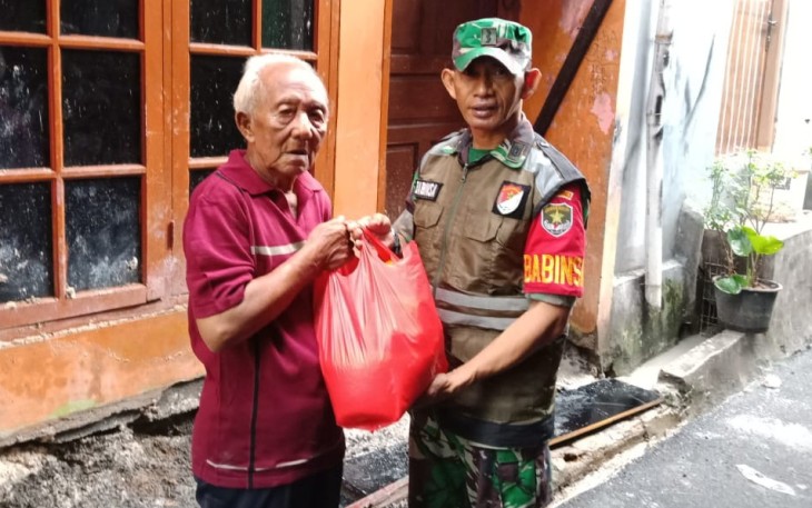 Koramil 05/KJ Kembali Bagikan Sembako Jumat Berkah Kepada Warga Binaan