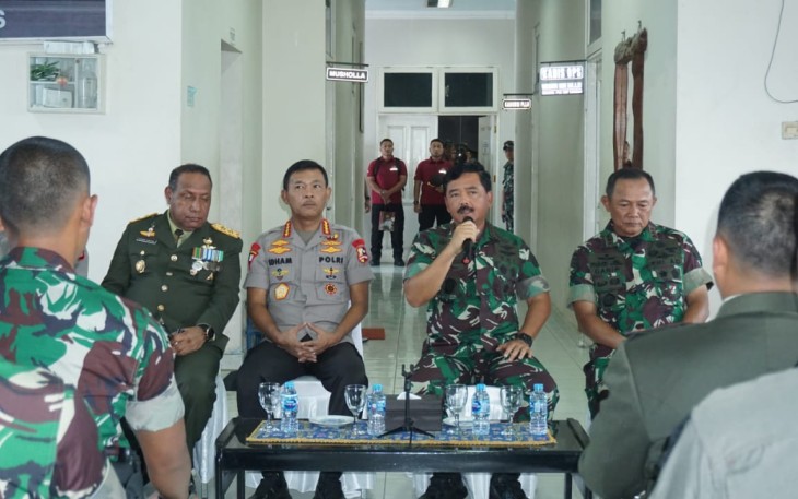 Panglima TNI dan Kapolri Melepas Jenazah Korban Heli Mi-17