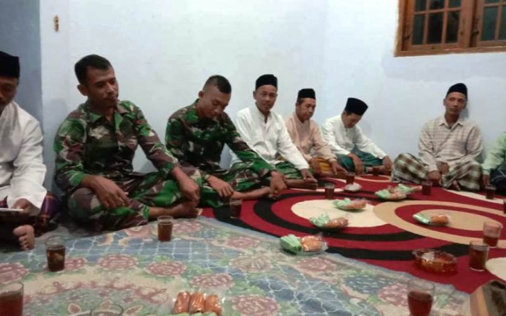 Satgas TMMD Reguler Pekalongan Ikuti Yasinan Rutin dengan Warga