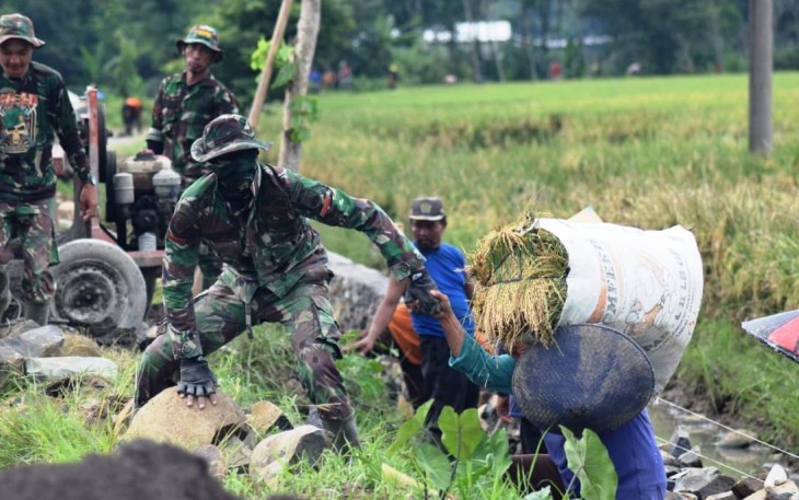 Ini Pekerjaan Tambahan Satgas TMMD Saat Bangun Talud