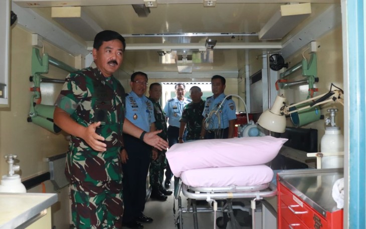 Panglima TNI Tinjau Kontainer Medik Udara TNI AU dan Unit Bedah Lapangan