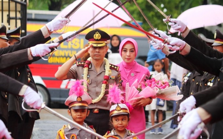 Pedang Pora Sambut dan Lepas Pejabat Kapolres Brebes